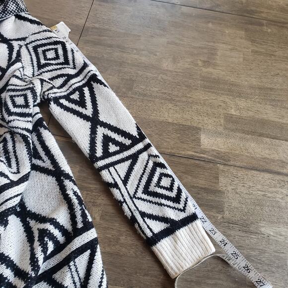 Forever 21 Black and White Open Front Knit Cardigan Size S Geometric Western - Picture 6 of 6